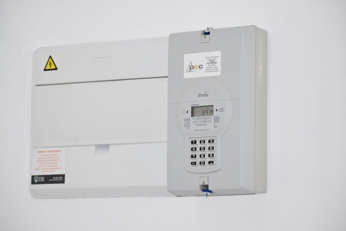 Home electricity meter used to calculate solar battery savings and payback