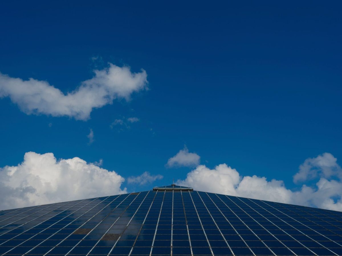 Rooftop solar panel array on an Indian home