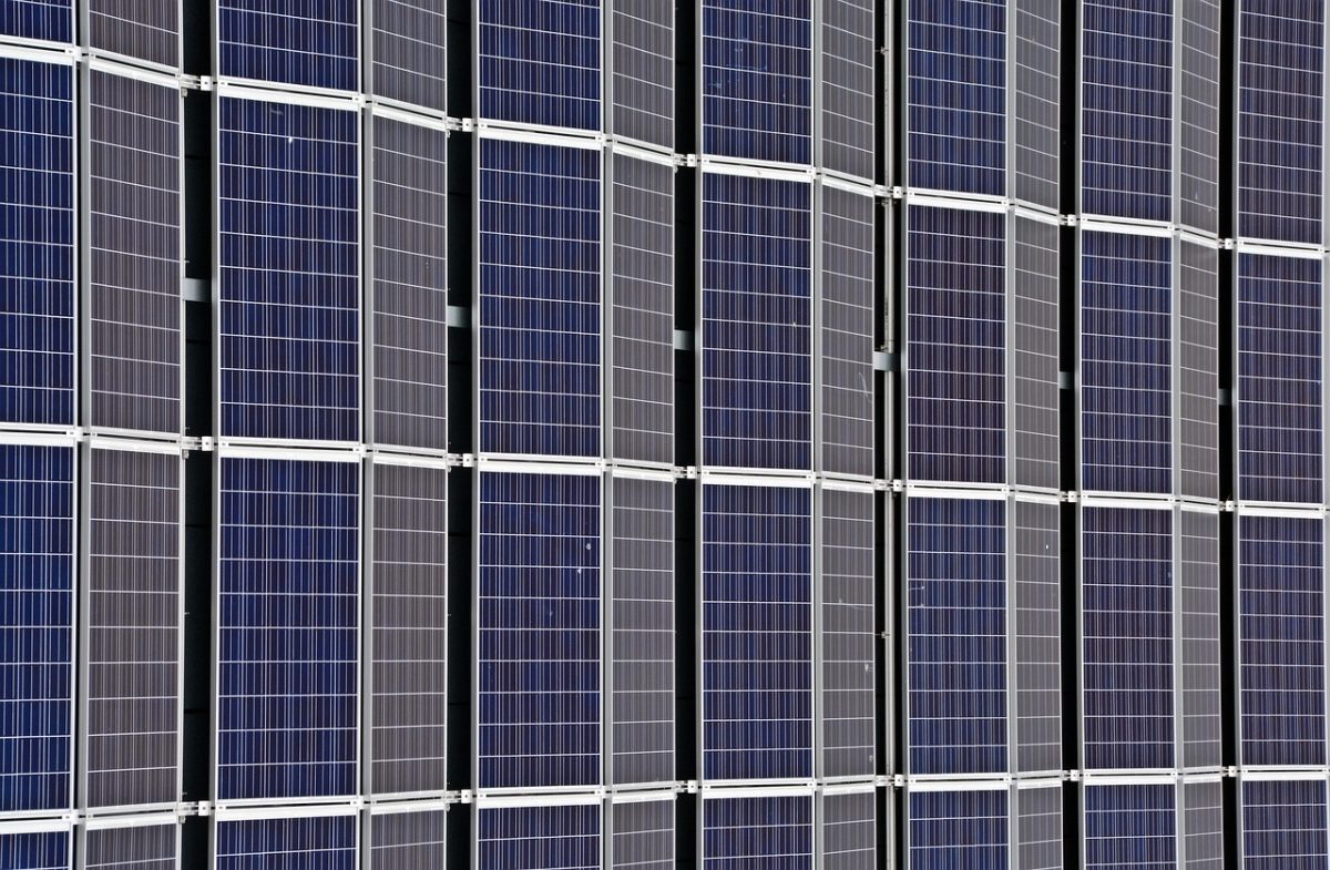 Grid-tie solar inverter display showing an isolation resistance alarm code