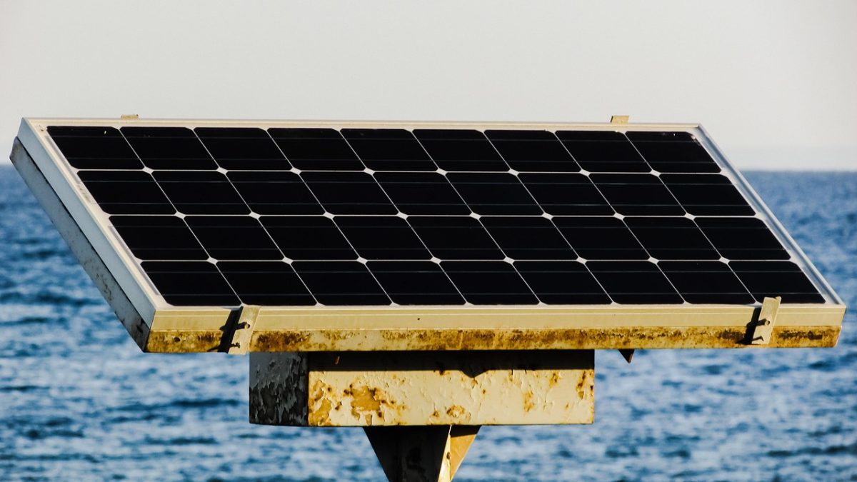 Dusty rooftop solar panels reducing output in Indian conditions