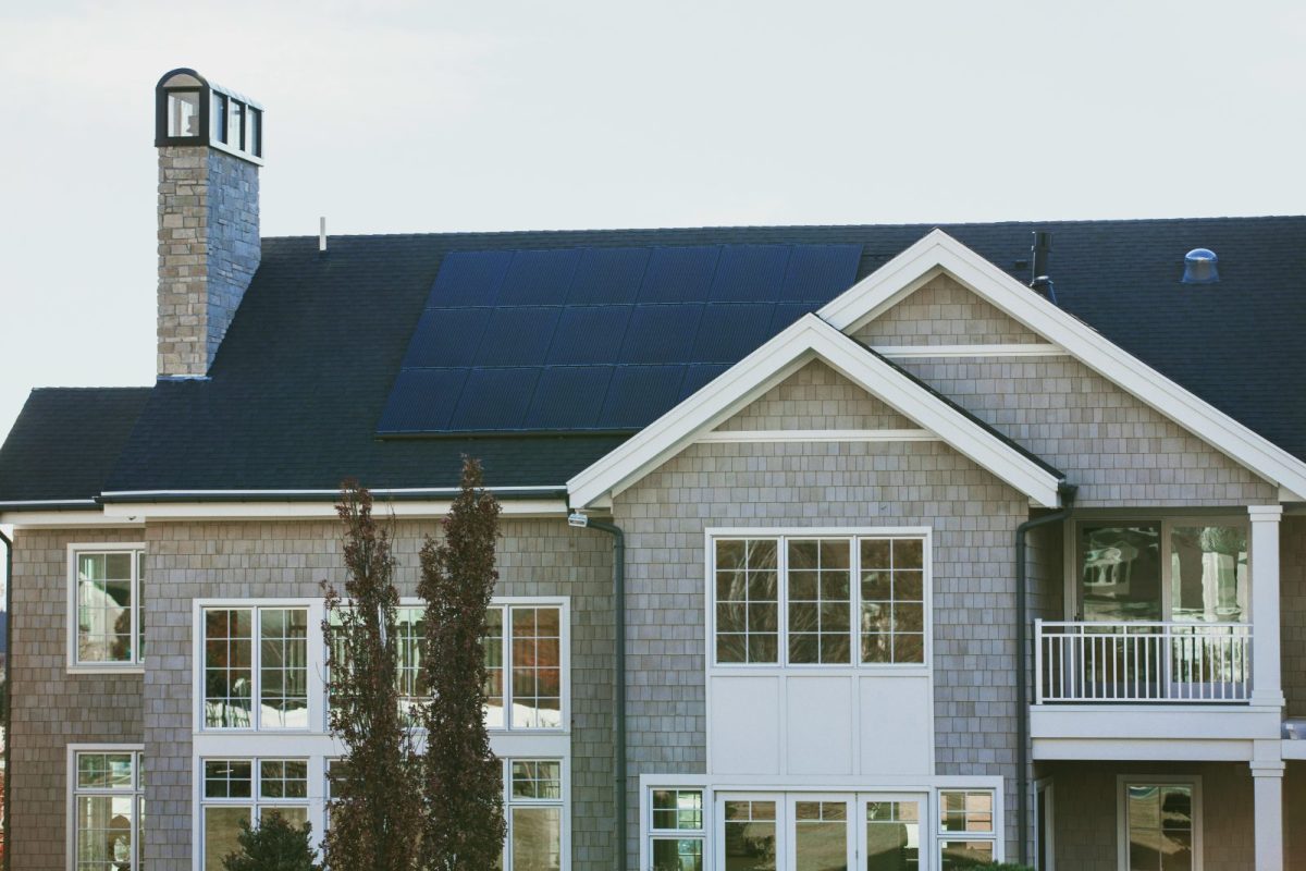 Rooftop solar panel array on an Indian home